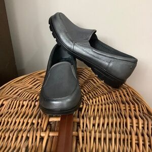 Women’s Like New Skechers 9.5